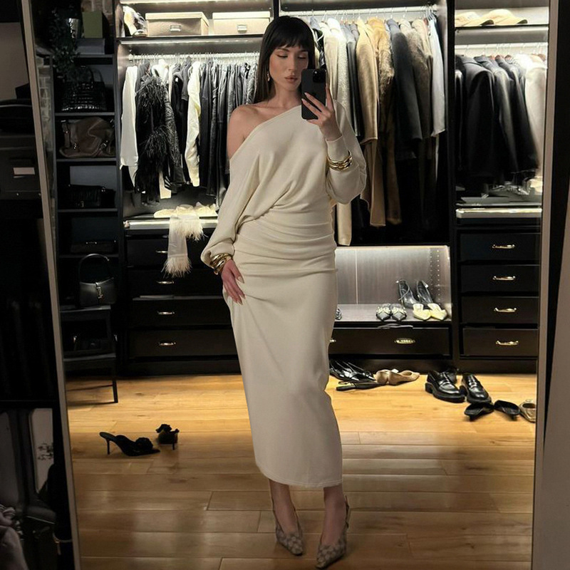 Amazon Autumn and Winter Women's Clothing: One-Shoulder, Bodycon, Long-Sleeve Dress for Parties, Comfortable, Warm, Solid Color, Gentle and Elegant Long Dress