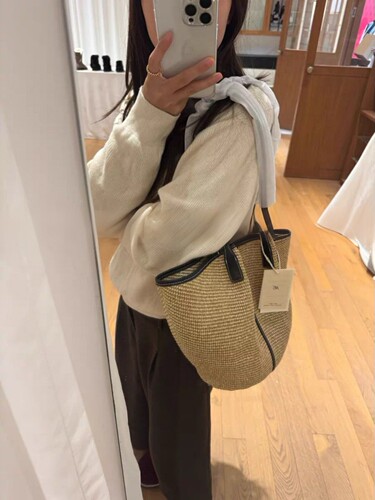 Spring and Summer New Travel Beach Minority Design Large Capacity Tote Bag Single Shoulder Woven Tote Vacation Grass Woven Women's Bag