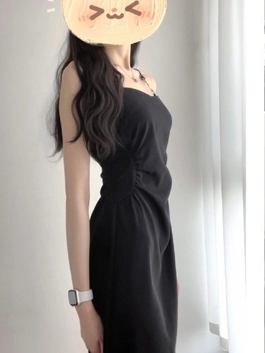French design black bodycon medium-length 2024 summer new slimming and flattering waist-hugging spaghetti strap dress