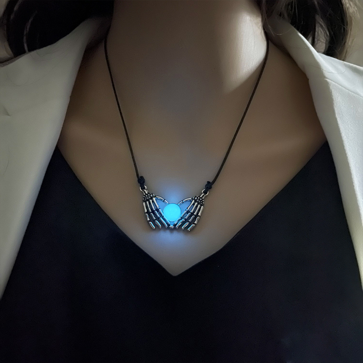 HJJ Halloween-Accessoires-Serie Herz-Punk-Totenkopf-Hand-Perlenkette im Dunkeln leuchtend_voghion.com