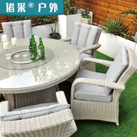 户外沙发;藤编桌椅;野营睡袋