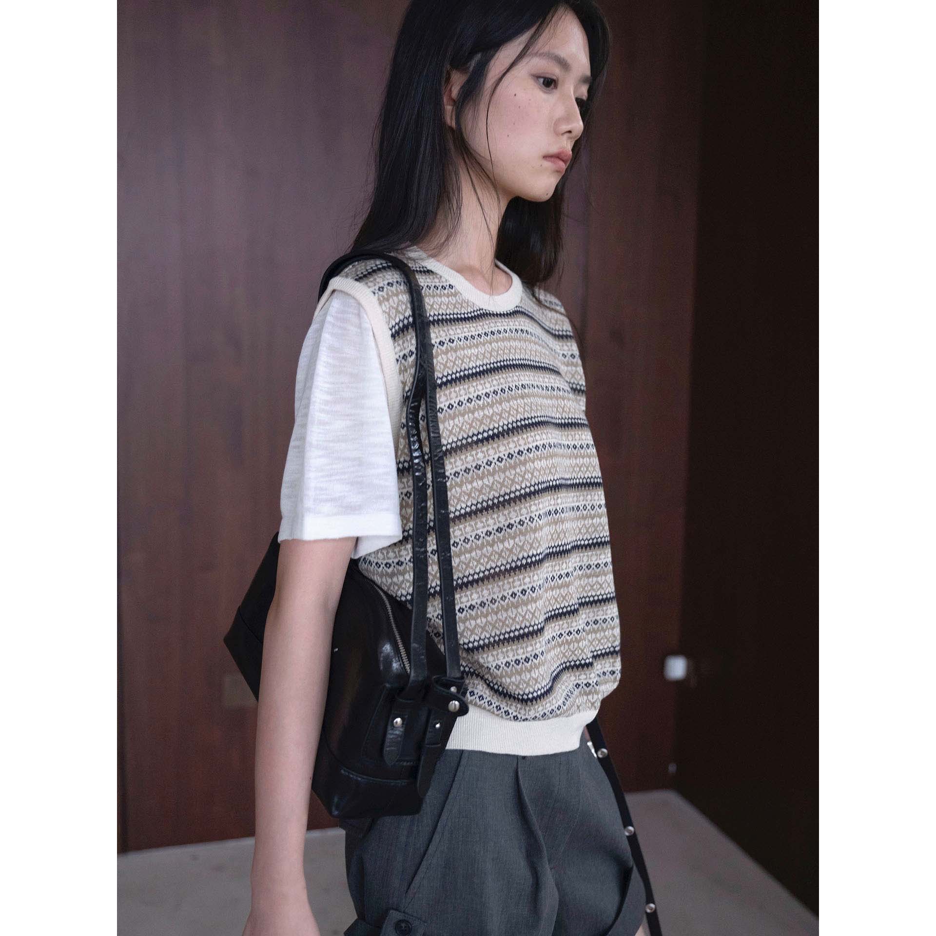 Louvre Summer New Japanese Retro Design Round Neck Fair Isle Print Short Sleeve T-Shirt Layered Top for Women