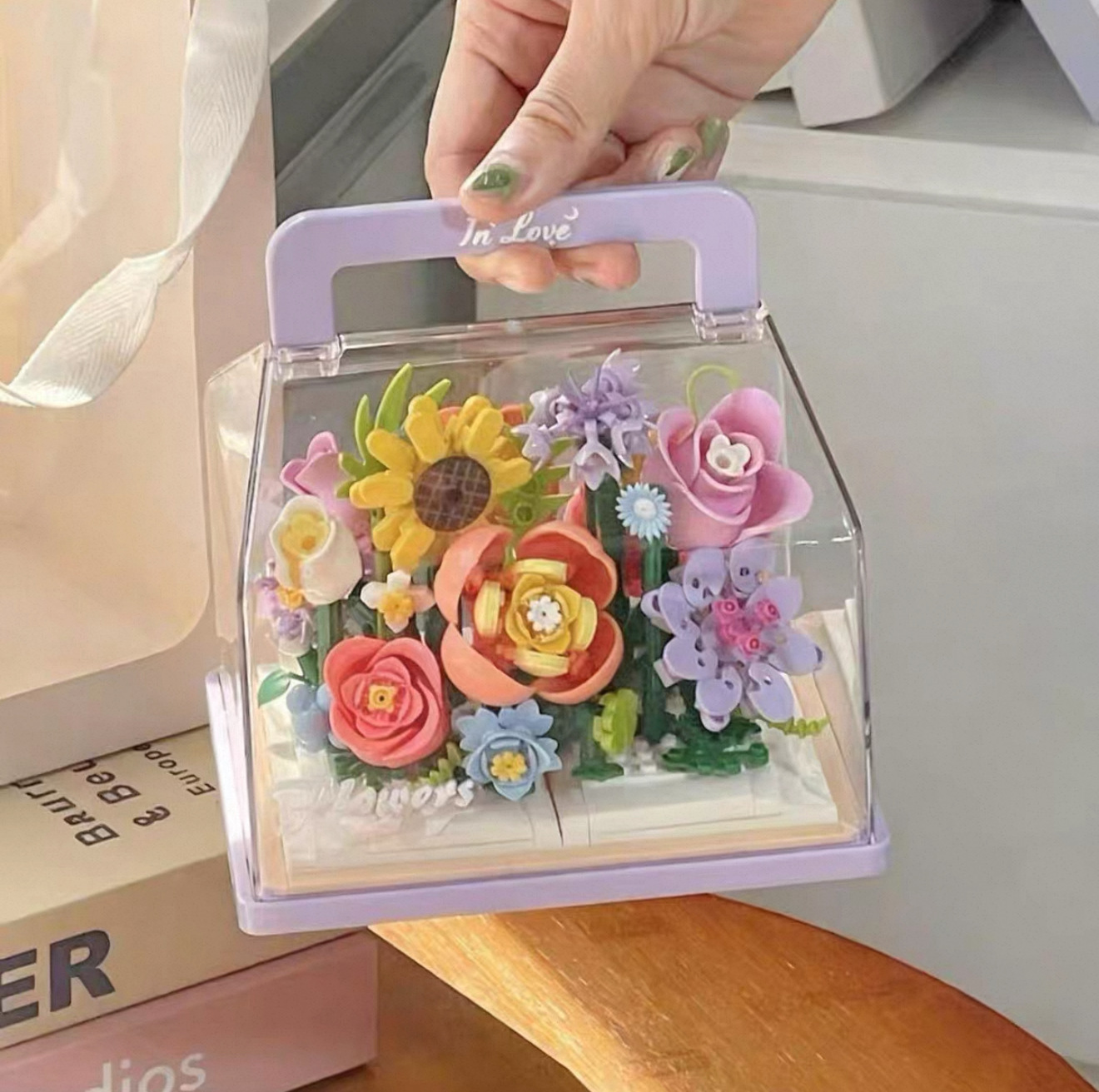 21510: Brocade de flores + luz + caja de mano transparente