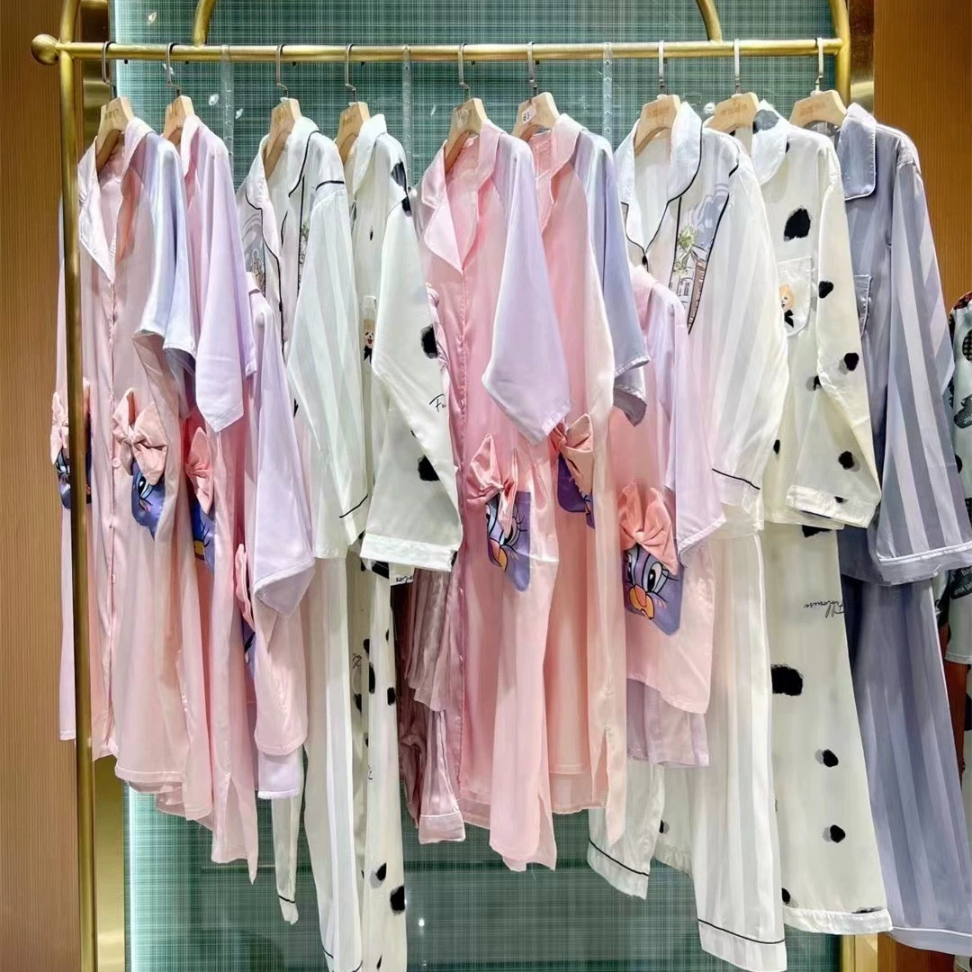 Распродажа брендовой домашней одежды: комплекты для весны и лета, прямые поставки оптом, женская одежда со скидкой.