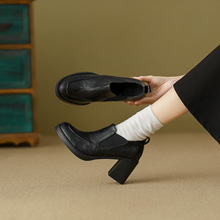 ��ʽ��ɫ��ɫ�߸�����ЬŮ2025�¿�Ӣ���L����һ�_�ź�׆�Ь��Ů