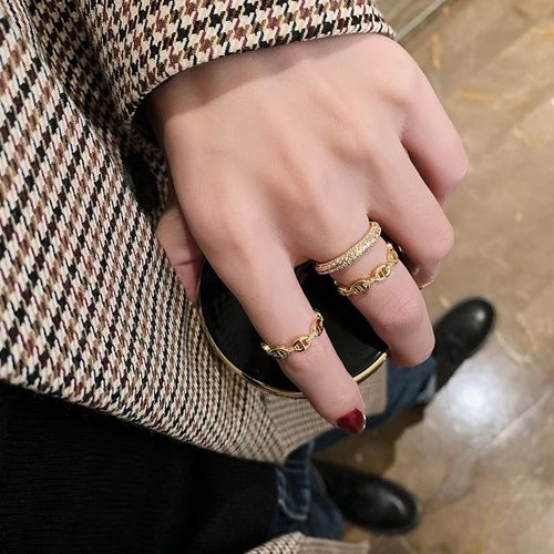 Designer's Full Diamond Exquisite Index Ring with Korean Style, Trendy Finger Ring for Women, Internet Celebrity Fashion Ring, Cool and Simple Style, Versatile Accessory