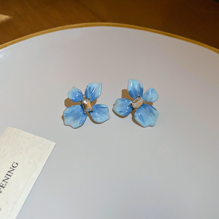 Pendientes de flor de aceite con goteo de diamantes con aguja de plata 2025 nuevos pendientes elegantes y de temperamento dulce Pendientes ligeros de lujo de alta gama mujeres