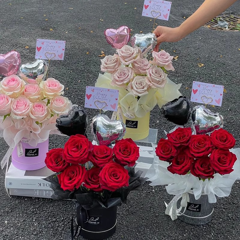 Pequeño abrazo floral barril mini pequeño ramo floral barril macarón red flores rojas mini abrazo material floral