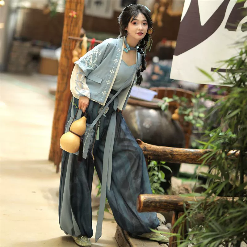Новый летний женский ханьфу, улучшенный новый халат в китайском стиле и брюки-фонарики с элементами хань для повседневной носки.