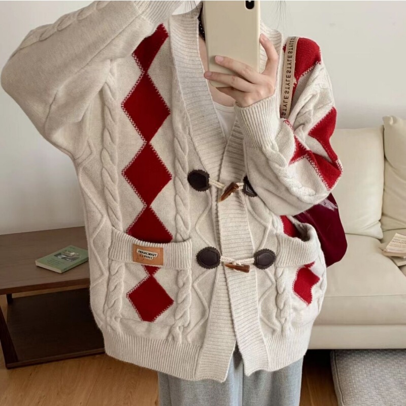 Diamond-Shaped Color-Blocked Sweater for Women, Fashionable and Versatile, 2026 Autumn and Winter New Style, Horn Button Long-Sleeve Women's Knitted Cardigan Top Diamond-Shaped Color-Blocked Sweater for Women, Fashionable and Versatile, 2026 Autumn and Winter New Style, Horn Button Long-Sleeve Women's Knitted Cardigan Top