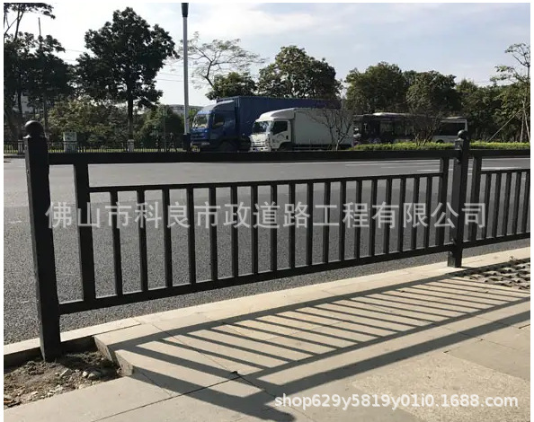 市政道路护栏现货交通工程马路防护围栏小区学校公路隔离护栏
