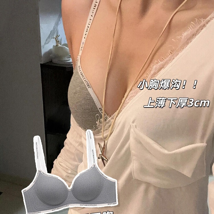 Highly supportive thickened bra for women with small or flat chest, enhances the bust without any gaps, with a bun-shaped cup and lettered shoulder straps Highly supportive thickened bra for women with small or flat chest, enhances the bust without any gaps, with a bun-shaped cup and lettered shoulder straps