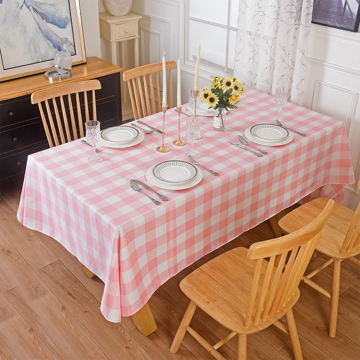 핑크 및 흰색 격자 무늬