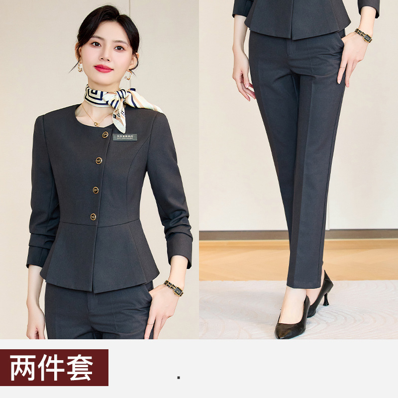 職業スーツの女性と春秋の新型ホテルのフロント作業服美容院の医美は宝石店の工服を接待します。