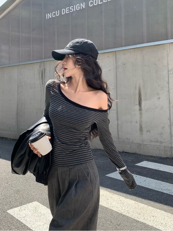 设计感斜肩条纹长袖T恤女春秋美式辣妹修身内搭露肩打底衫短上衣|undefined