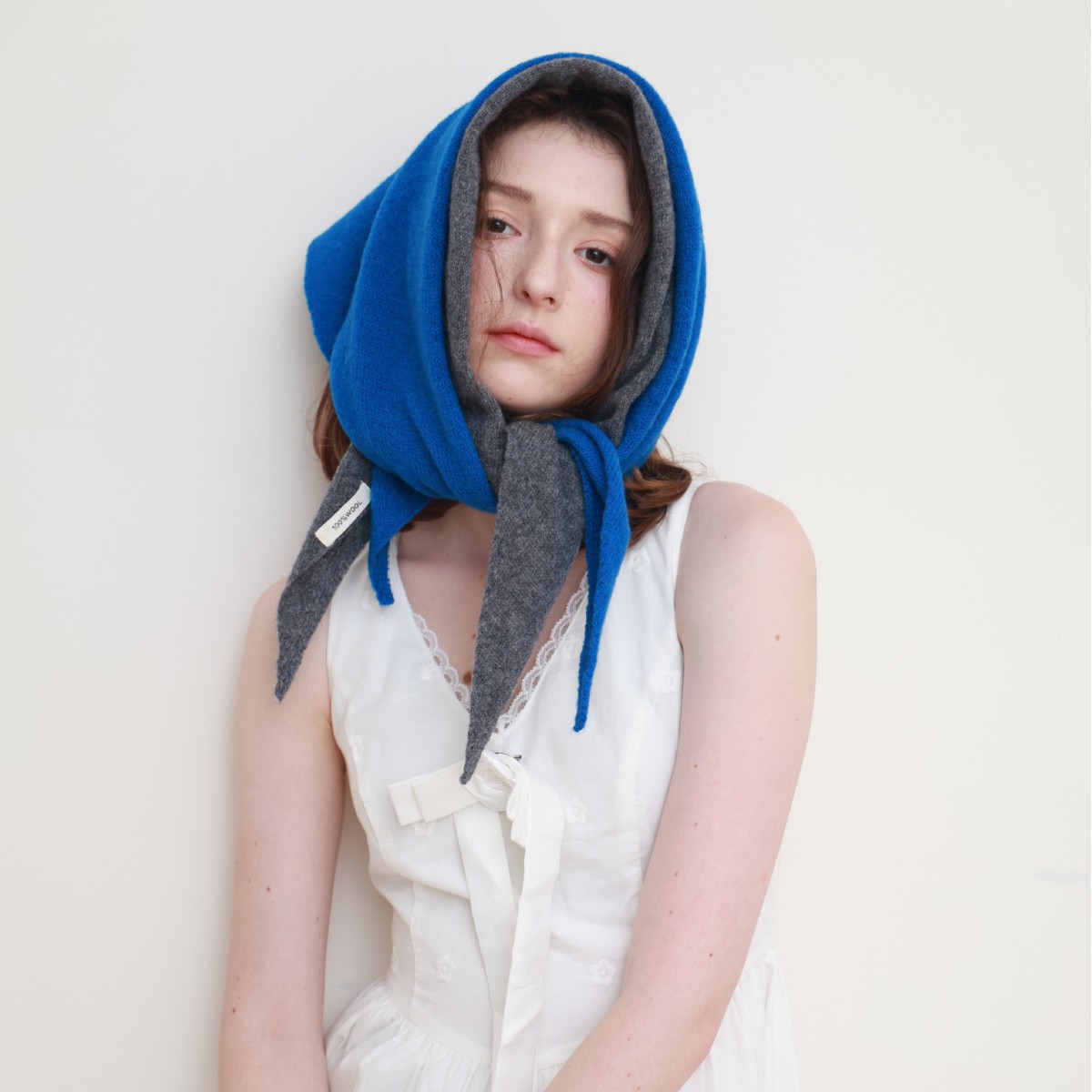Selected 100% wool triangle scarf in 14 colors for women, autumn and winter warm versatile shawl with a high-end feel, solid color warm knit