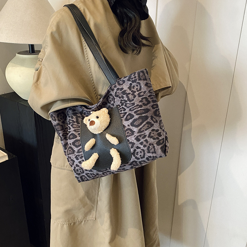 Bolsas de lona populares de este año para mujeres de gran capacidad 2024 nuevo otoño y invierno versátil bolsa de compras de hombro casuales bolsa especial