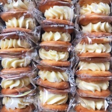 老式奶油夹心蛋糕笑脸娃娃头面包传统儿时娃娃脸糕点小时候的零食