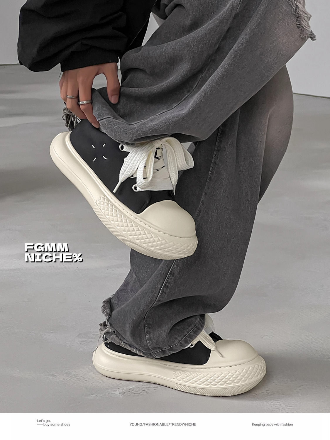 ジムミッキーの連名の黒色の大きい頭の靴の厚い底は高くなってカジュアルな板の靴のinsヨーロッパ駅の潮牌の男性の靴