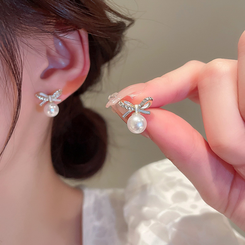 1 Pair Fashion Bow Knot Metal Inlay Zircon Women's Ear Studs display picture 1
