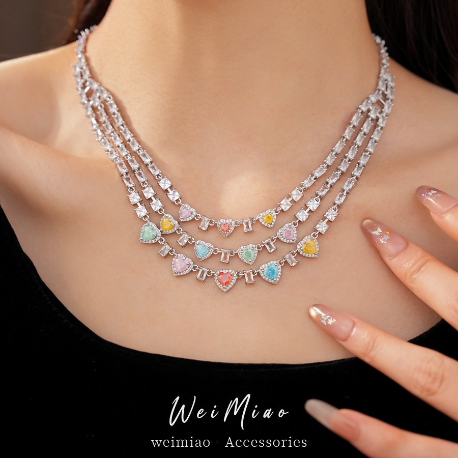 Collar multicapa de zircon de color cuadrado en forma de corazón ligero de lujo nicho de alta calidad accesorios de vacaciones collar de clavícula