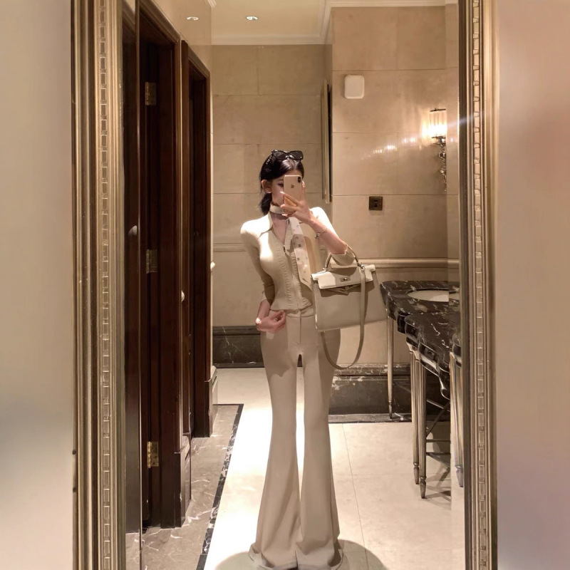 JAYKY YANG老钱频道米杏色拉链坑条开衫修身翻领短款针织上衣|undefined