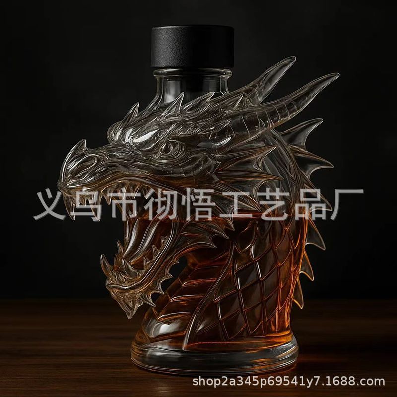 国境を越えて爆発したJeep Whiskey Bottleジープウイスキーの複数のボトルの振り子|undefined