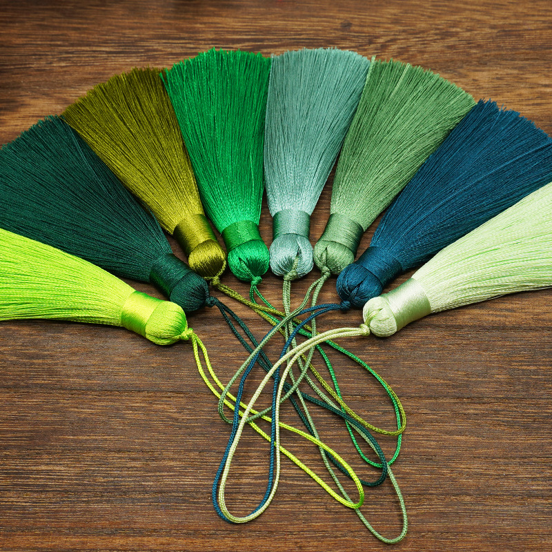 8cm small tassel tassel fan bookmark tassel pendant small fat spike Chinese clothing hair accessories bag accessories hanging spike wholesale