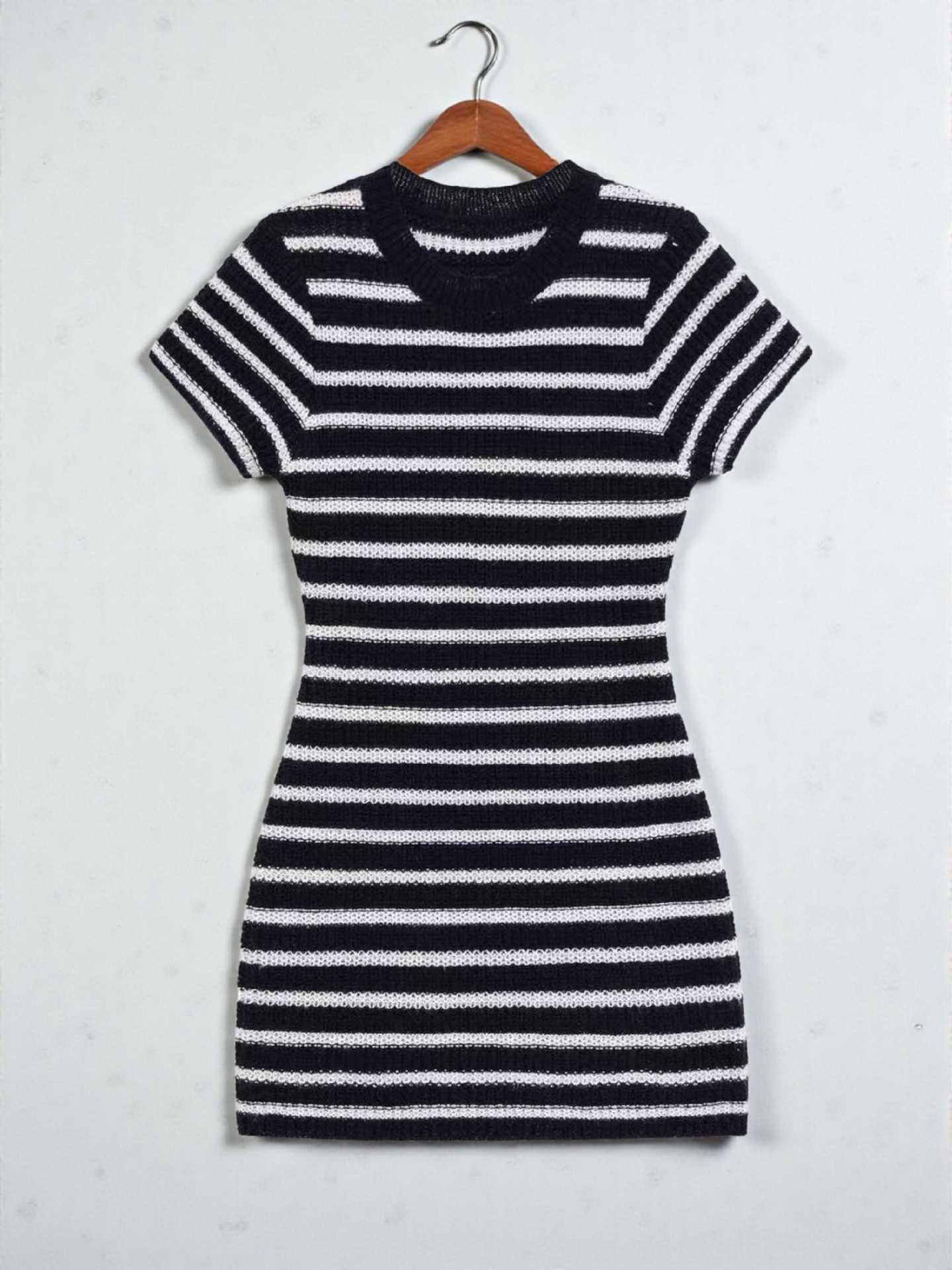 2026 Advanced French-Style Slimming Short-Sleeved Striped Knit Dress With A-Line Silhouette_ecoleips.com