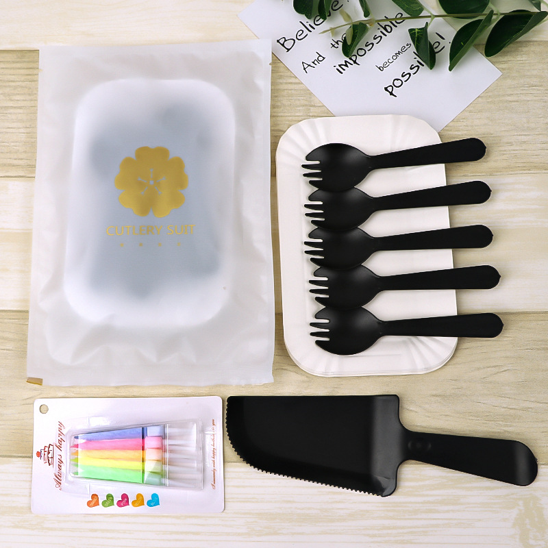 검은색 가방, 접시 5개, 포크, 나이프, 양초, 38세트