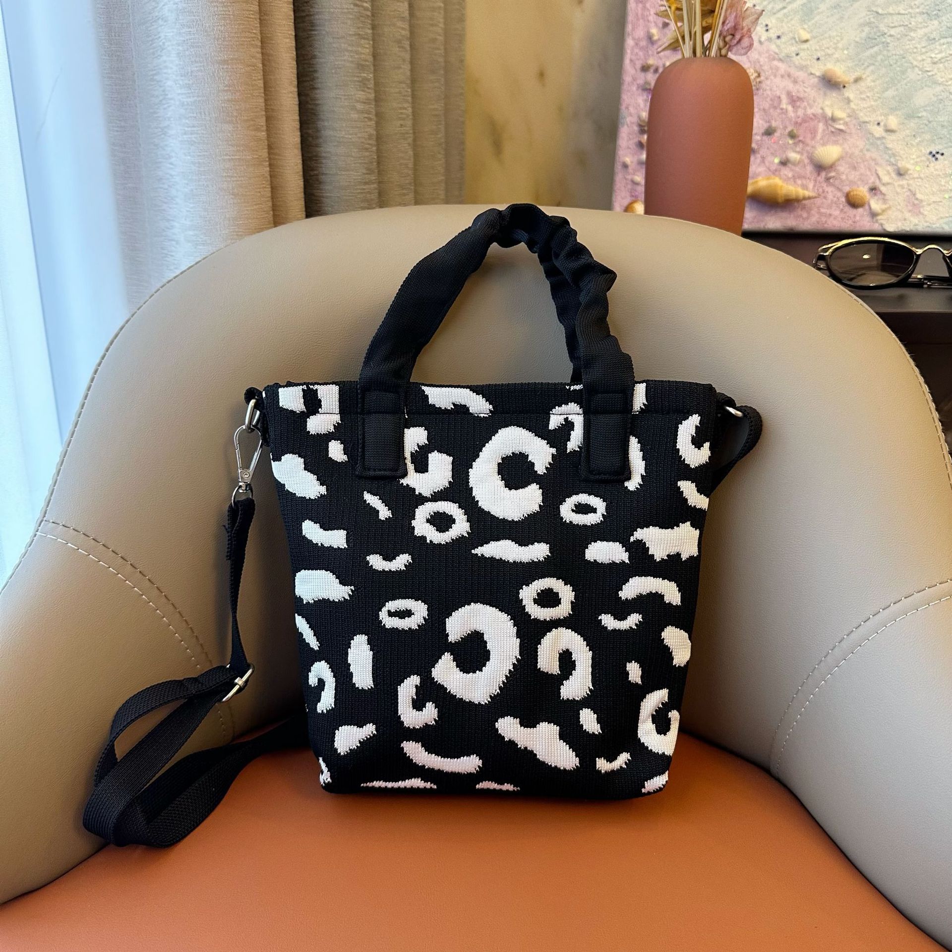 Nueva serie coreana lindos bolsos de mano de bolsos de pequeño diseño universal bolsos de punto de gran capacidad bolsos de hombro