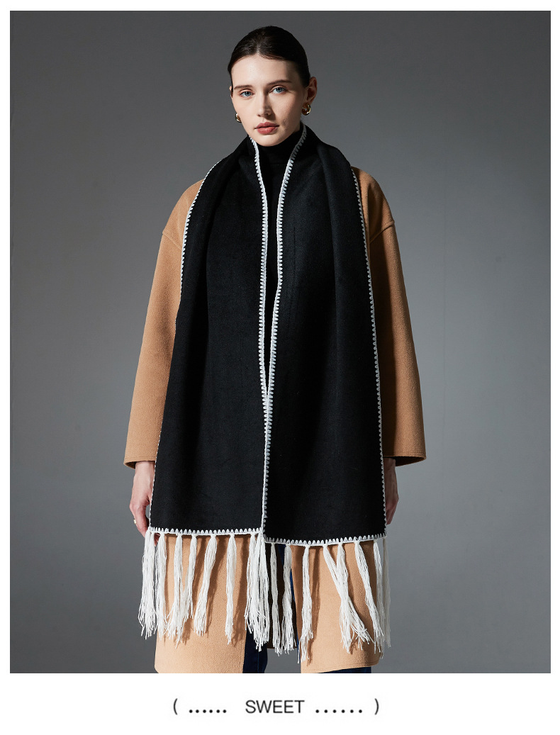 Écharpe à pompon double face de couleur unie de milieu à haut de gamme pour l'automne et l'hiver 2024_voghion.com
