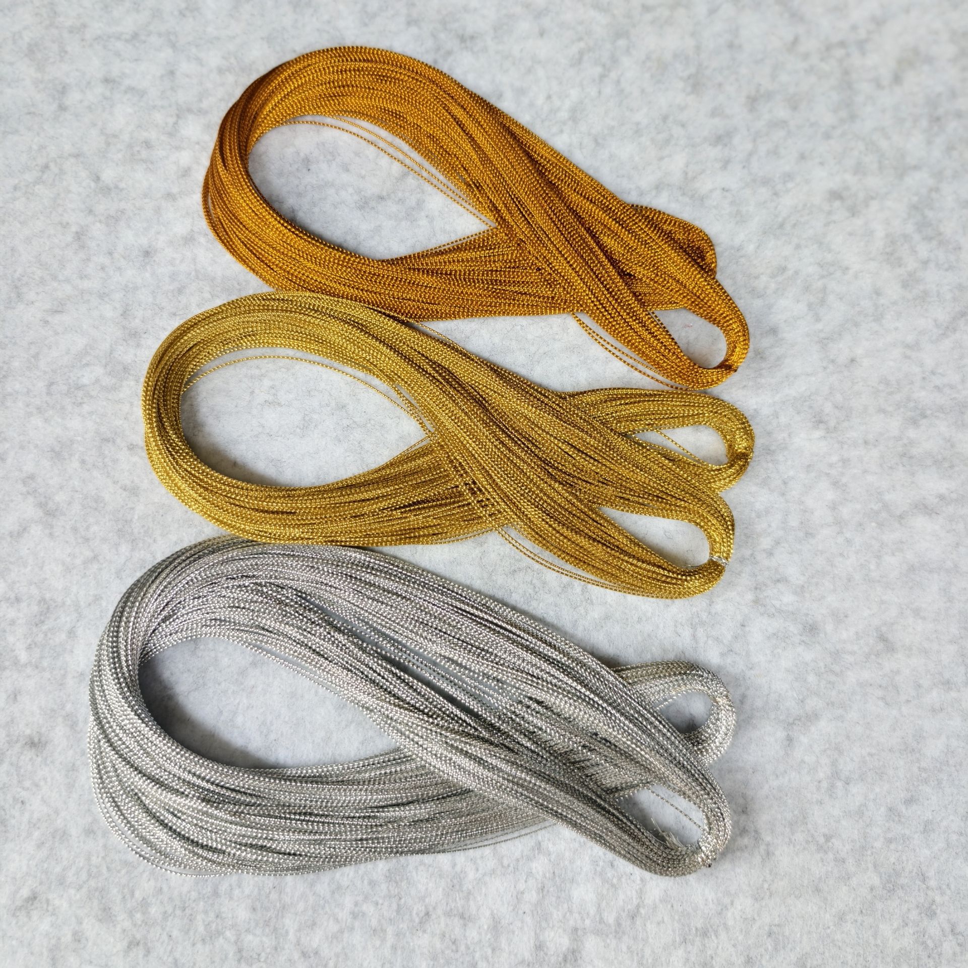 Qızıl və gümüşü rəngli 8 telli sap, 0.8-1 mm, 90 metr