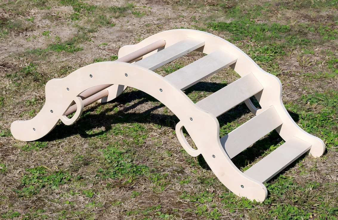 Mini mecedora modelo B-color madera