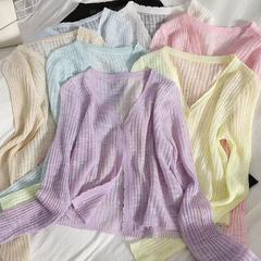 年齢を減らすvネックレースの薄いニットはやせています。