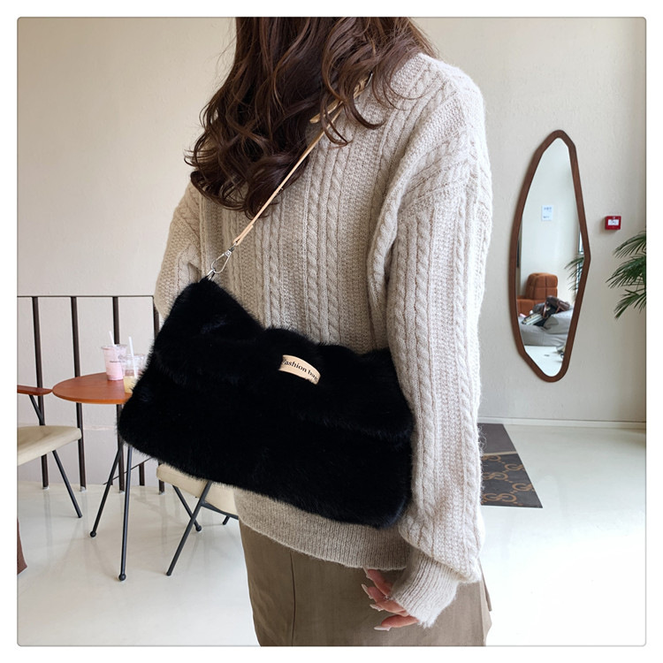 This year's popular Korean version of for women in 2023, new trendy large capacity single shoulder crossbody plush_voghion.com