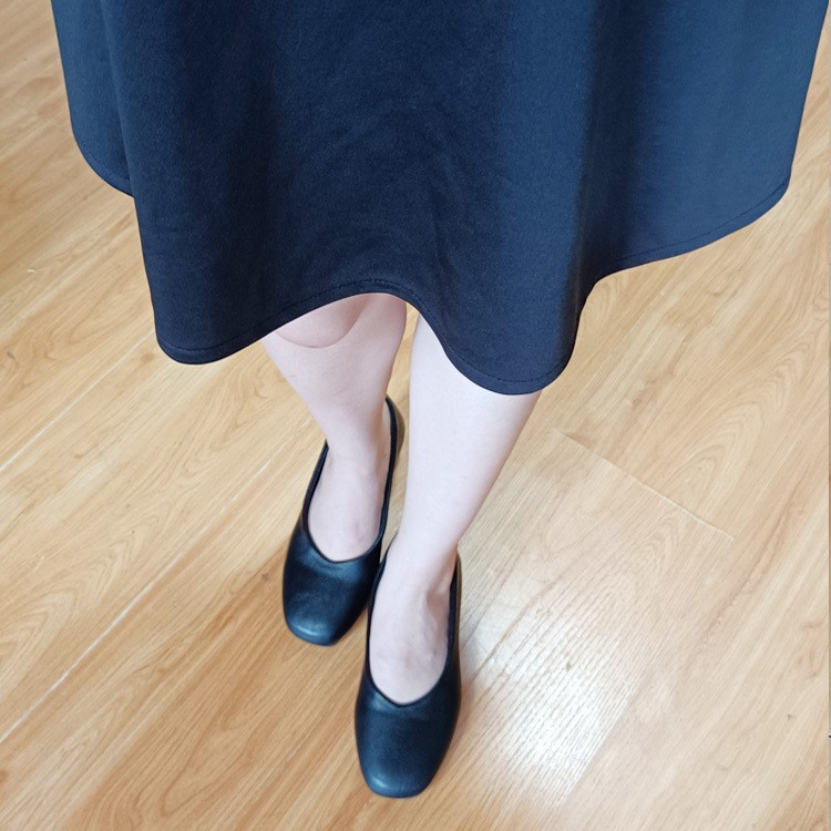 2026 verano nuevo color sólido versátil boca suave tacones bajos zapatos zapatos pequeños zapatos de cuero simple