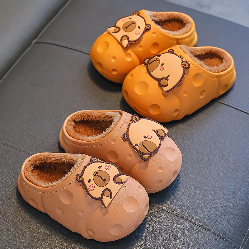 Capibara invierno zapatillas de algodón para niños, calentamiento, impermeabilización, zapatos de algodón para niños, bolsas de tacones para niños