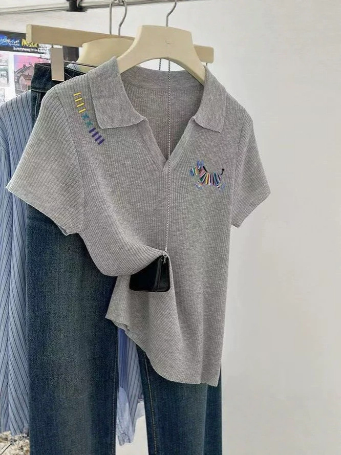 Áo thun polo nữ cổ bẻ tay ngắn thêu hình ngựa nhỏ chất liệu lụa băng mỏng mát — màu xám