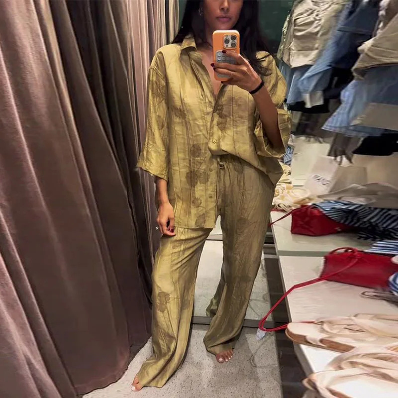 womens-fashionable-casual-set-elegant-and-stylish-printed-shirt-and-trousers-casual-set