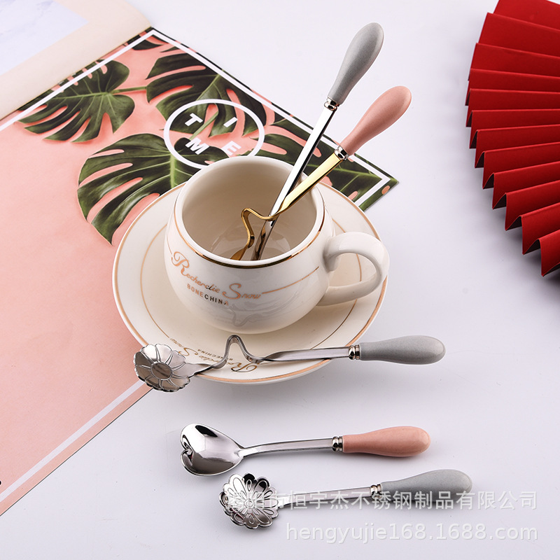핑크 세라믹 손잡이 작은 숟가락 스테인리스 꽃 숟가락 커피 섞는 숟가락 교수형 컵 유형 숟가락 세라믹 손잡이 사랑 차 숟가락
