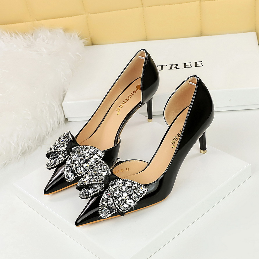 Décolleté stiletto donna a punta in vernice eleganti_voghion.com