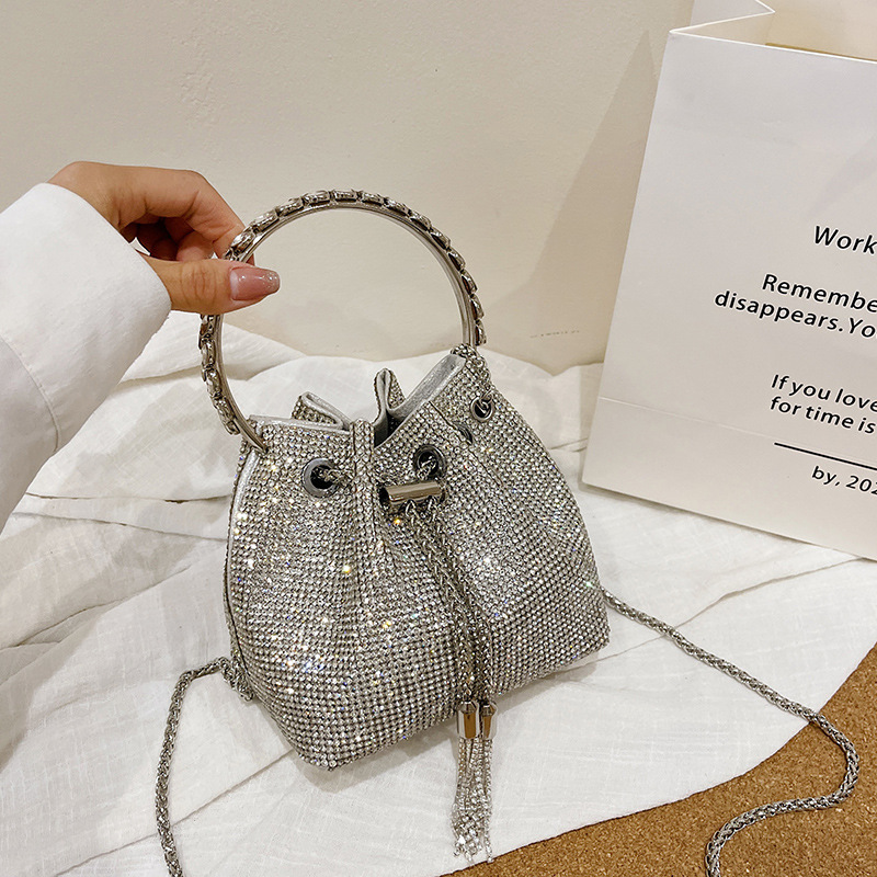 Douyin's populaire model vol diamanten en diamanten, nieuwe mode-emmertas met trekkoord en strasssteentjes, modieuze draagbare crossbodytas voor dames_voghion.com
