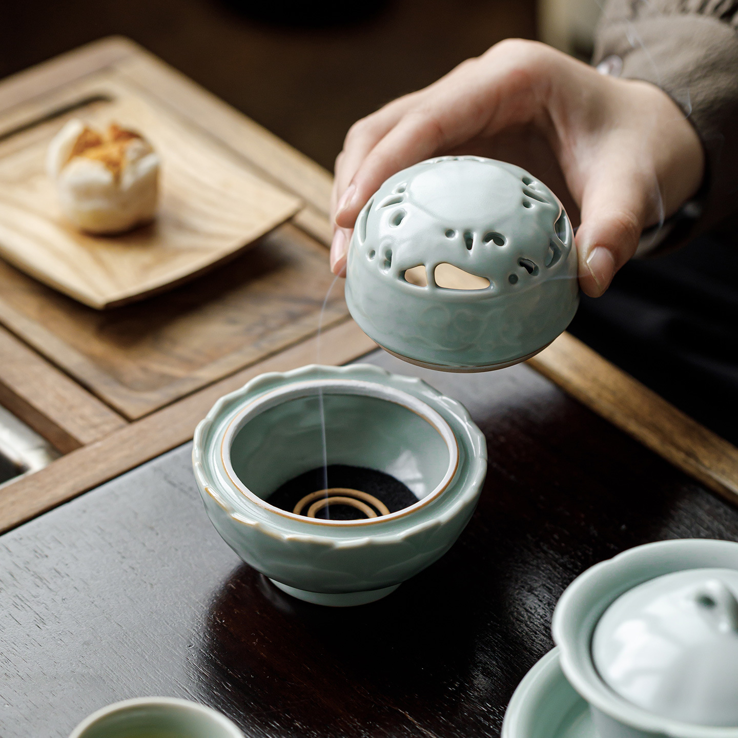 观岚天青莲纹香炉香薰炉中式家用室内创意盘香熏香器檀香沉香摆件