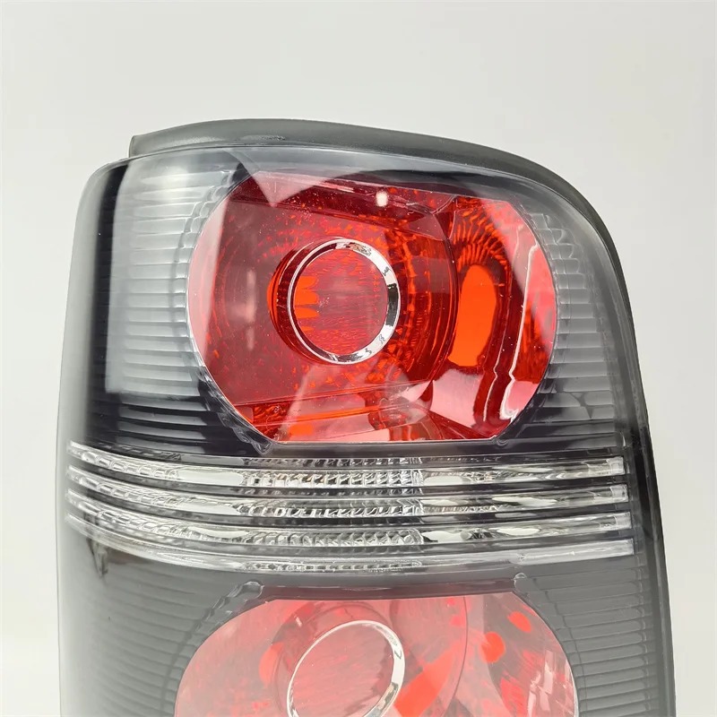Aplicable a Volkswagen Touan nuevo conjunto de luz trasera Touan luz de freno luz trasera luz de dirección cubierta de luz Touan luz trasera