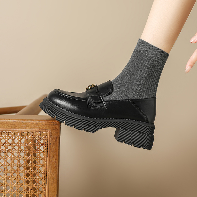 Augusto Lion negro Lefour zapatos para mujeres 2025 nuevo otoño invierno retro británico con zapatos de terciopelo no cansados zapatos de cuero pequeños