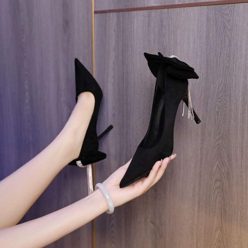 898-376 Зима 2024 Корейская версия туфель на высоком каблуке Леди ветер квадратный бриллиант одиночные туфли женские дикие черные банты