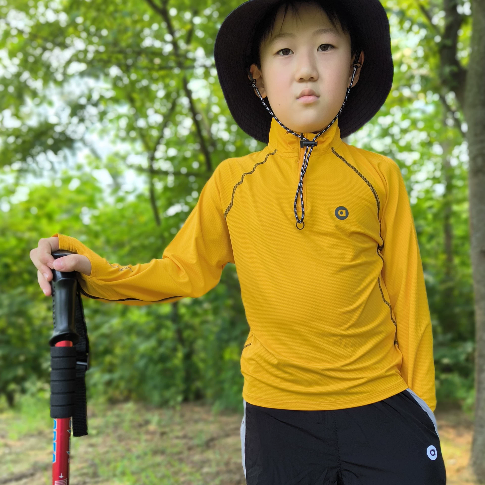 Спортивная быстросохнущая футболка для мальчиков с рукавами реглан, молнией до середины груди и петлями для пальцев, тренировочная одежда для детей 9 лет, быстросохнущая и дышащая.