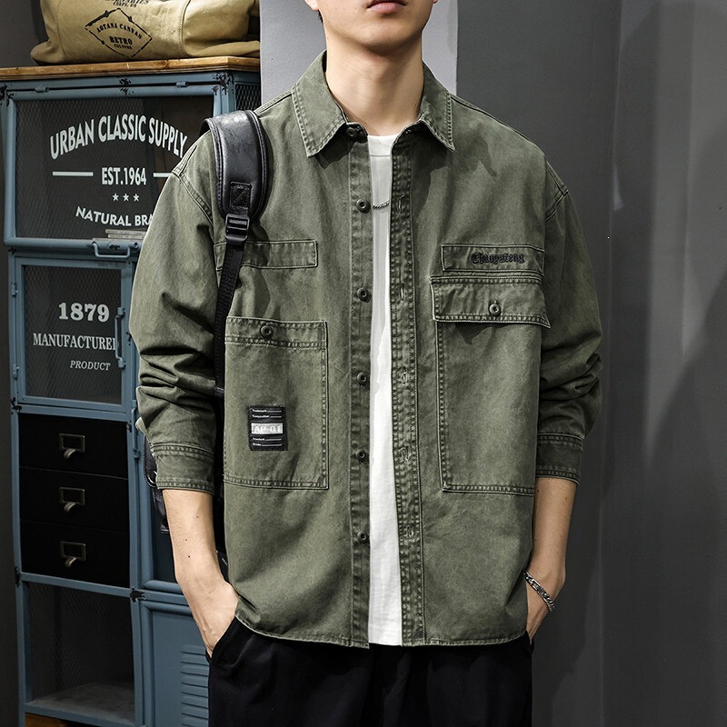 Autumn collection: Heavyweight, washed, vintage-style work shirt for men, featuring an American streetwear aesthetic, a loose fit, long sleeves, and made from pure cotton, perfect as a casual outerwear piece