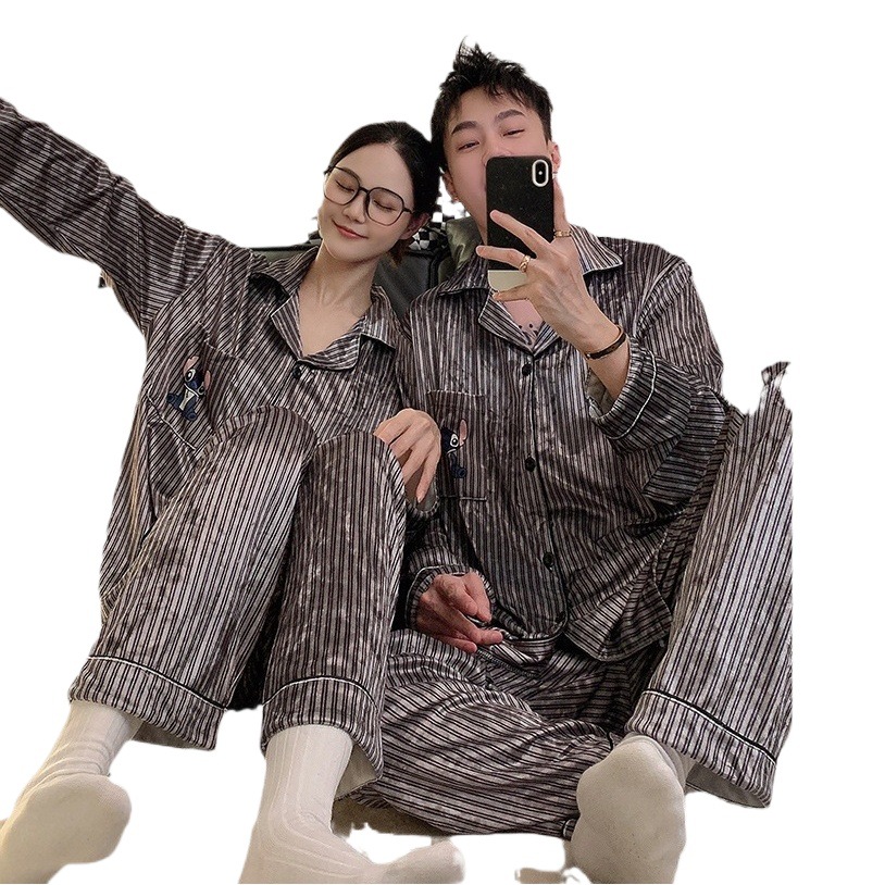 Pijamas de pareja primavera y otoño terciopelo dorado de manga larga para mujer de alto grado 2023 nuevos hombres lindos de invierno homewear